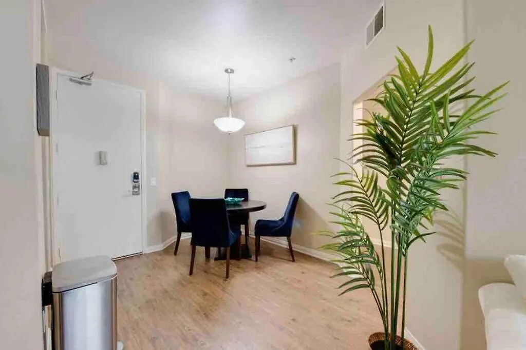 The Nest A Spacious 1 Bedroom Apartment With A Pool View Los Angeles