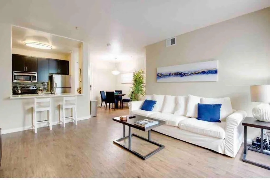 The Nest A Spacious 1 Bedroom Apartment With A Pool View Los Angeles