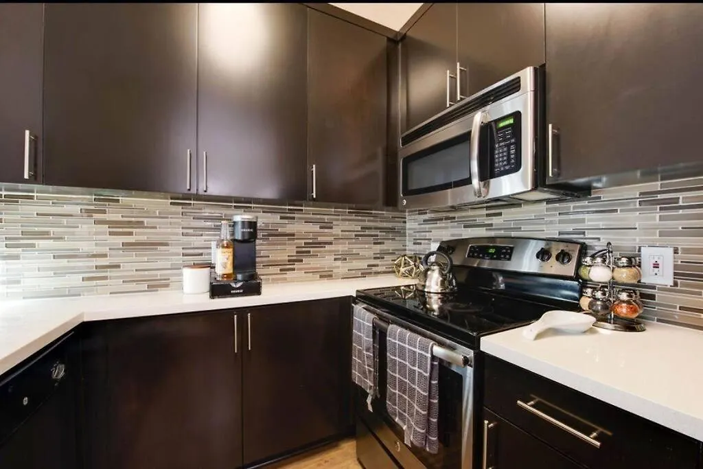 The Nest A Spacious 1 Bedroom Apartment With A Pool View Los Angeles